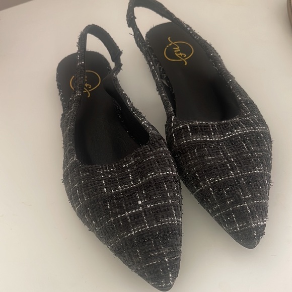 Black flats size 7 - Picture 2 of 3